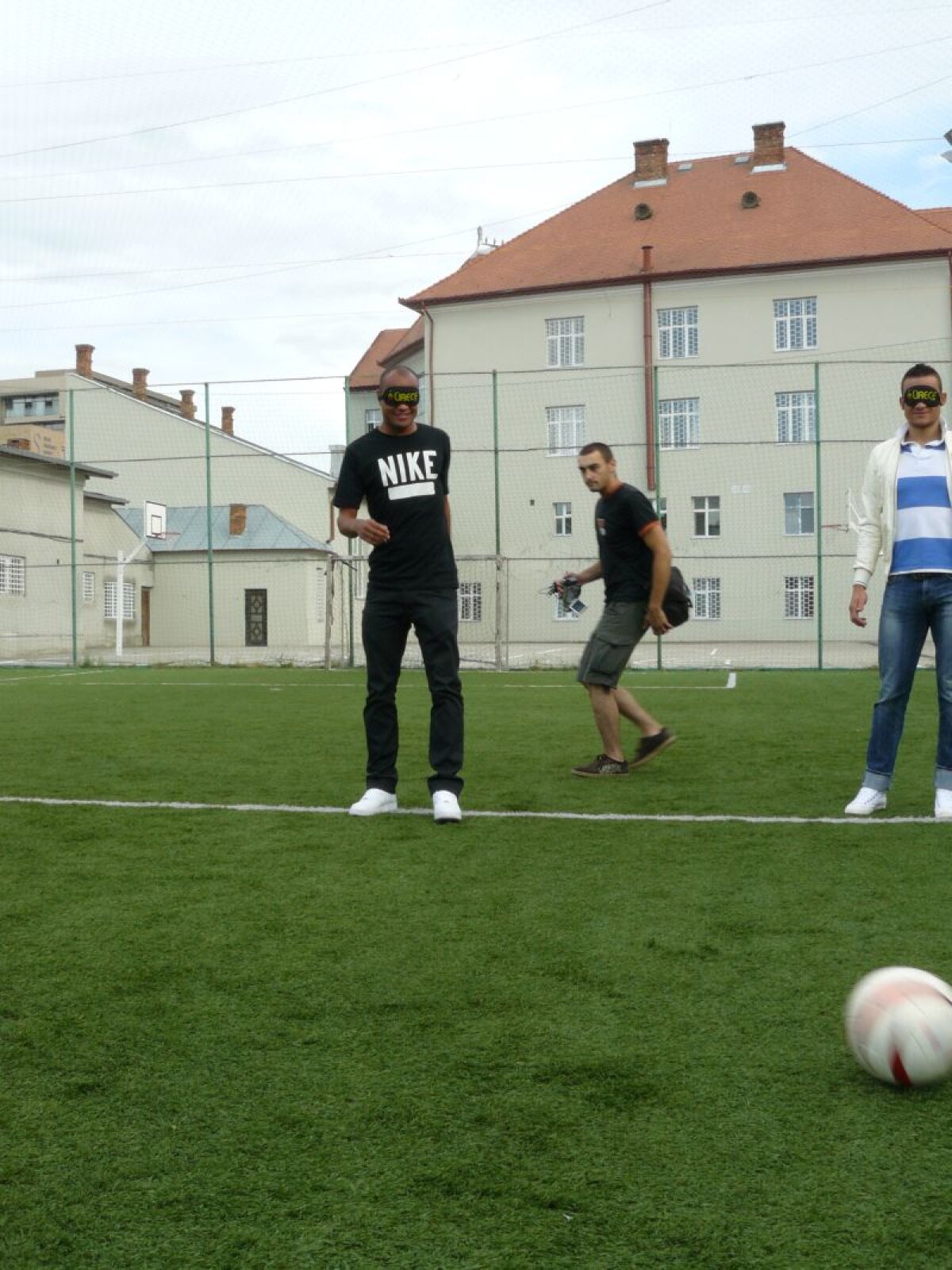 GALERIE FOTO » Noile achiziţii ale lui CFR au jucat fotbal la şcoala de nevăzători