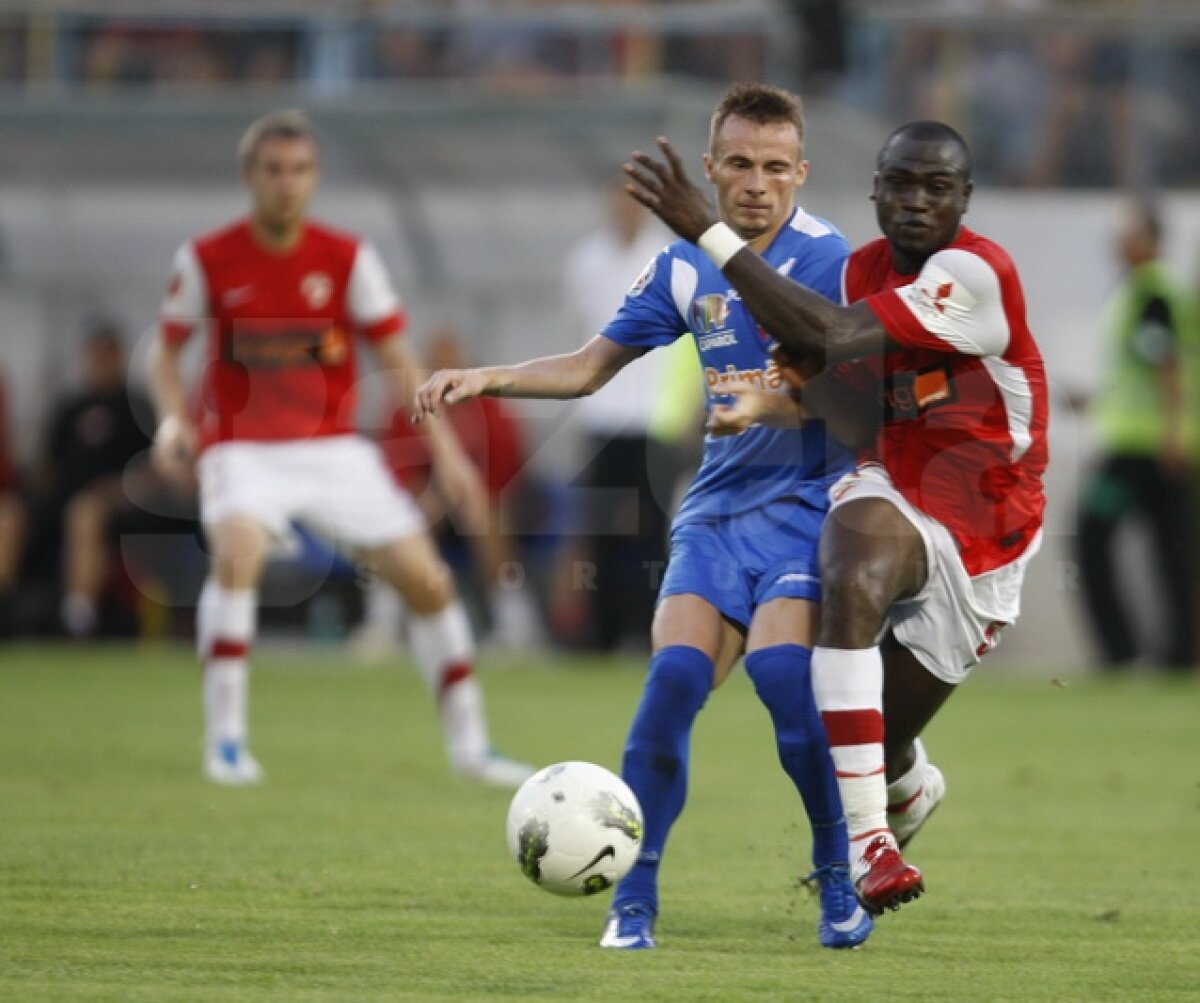 Cronica meciului Dinamo - Tg. Mureş 1-0 scrisă de Maria Andrieş » Repetiţie cu public