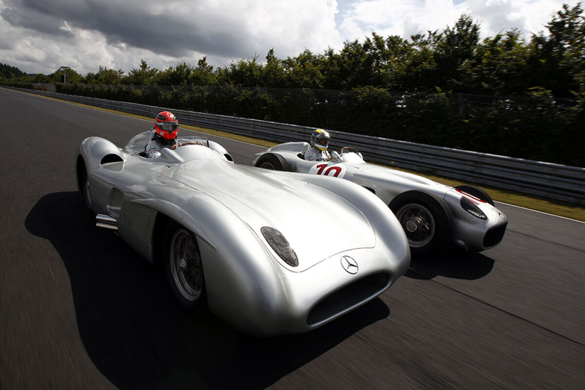 FOTO&VIDEO Rosberg şi Schumacher, întrecere "old-school" în maşini de epocă