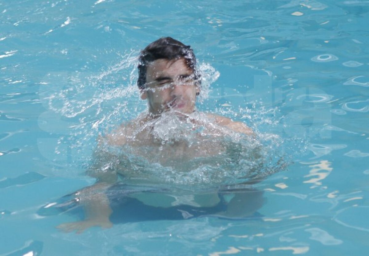 FOTO EXCLUSIV Spania U19 » Ieri au predat tiki-taka, astăzi s-au relaxat la piscină