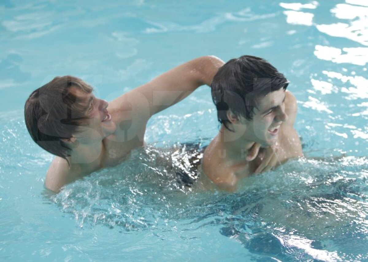 FOTO EXCLUSIV Spania U19 » Ieri au predat tiki-taka, astăzi s-au relaxat la piscină