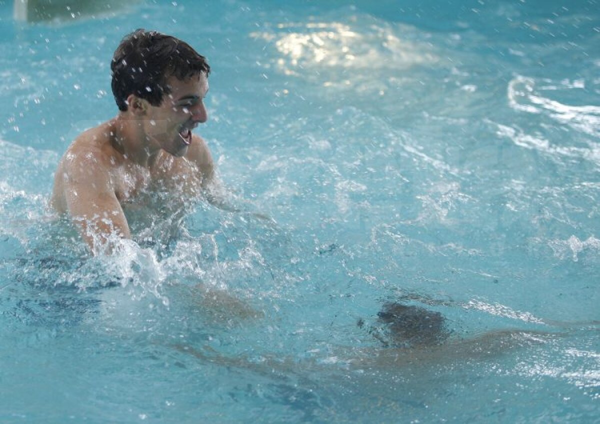 FOTO EXCLUSIV Spania U19 » Ieri au predat tiki-taka, astăzi s-au relaxat la piscină