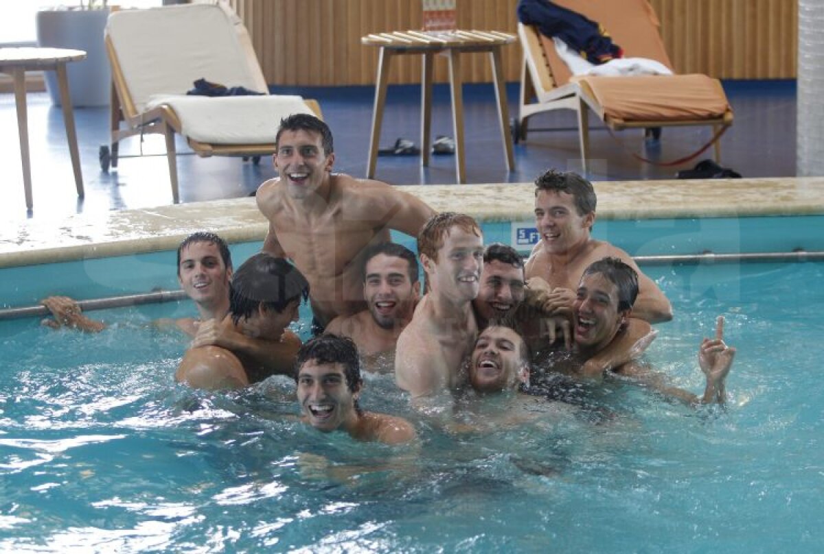 FOTO EXCLUSIV Spania U19 » Ieri au predat tiki-taka, astăzi s-au relaxat la piscină