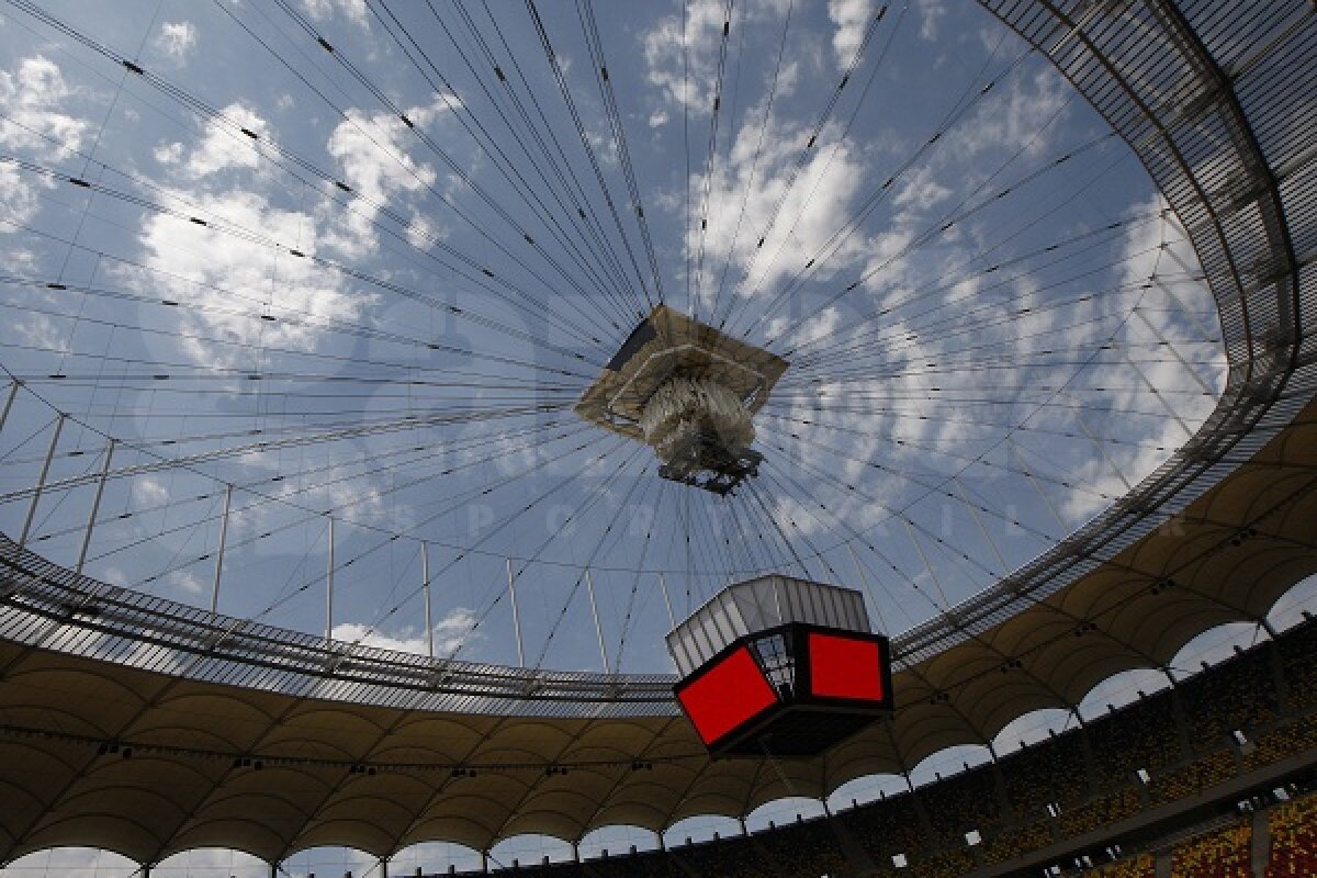 SUPERFOTO Se montează gazonul pe Naţional Arena! Vezi imagini spectaculoase!