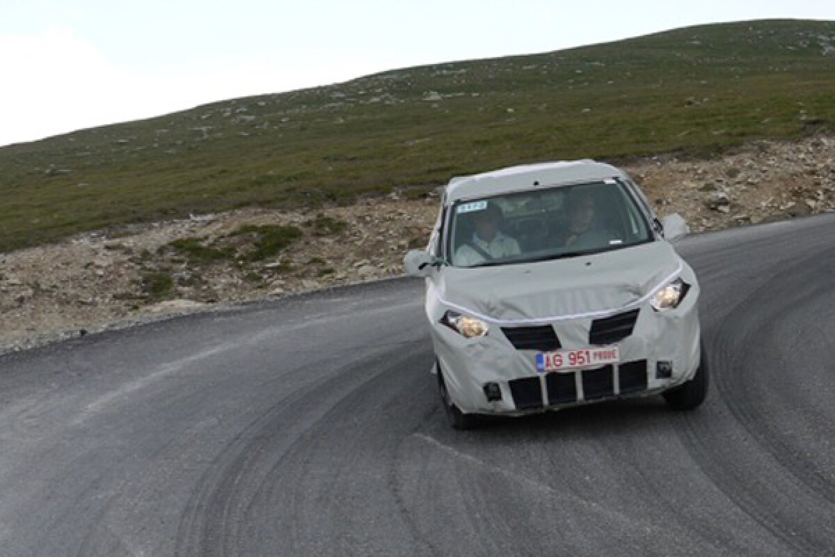 FOTO Dacia Popster, spionată pe Transalpina