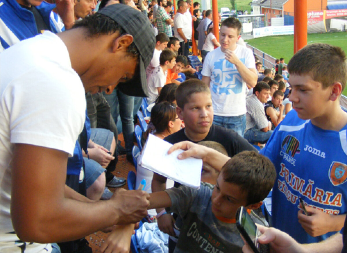 Eric a venit direct de la maternitate să-şi susţină colegii cu Braşov