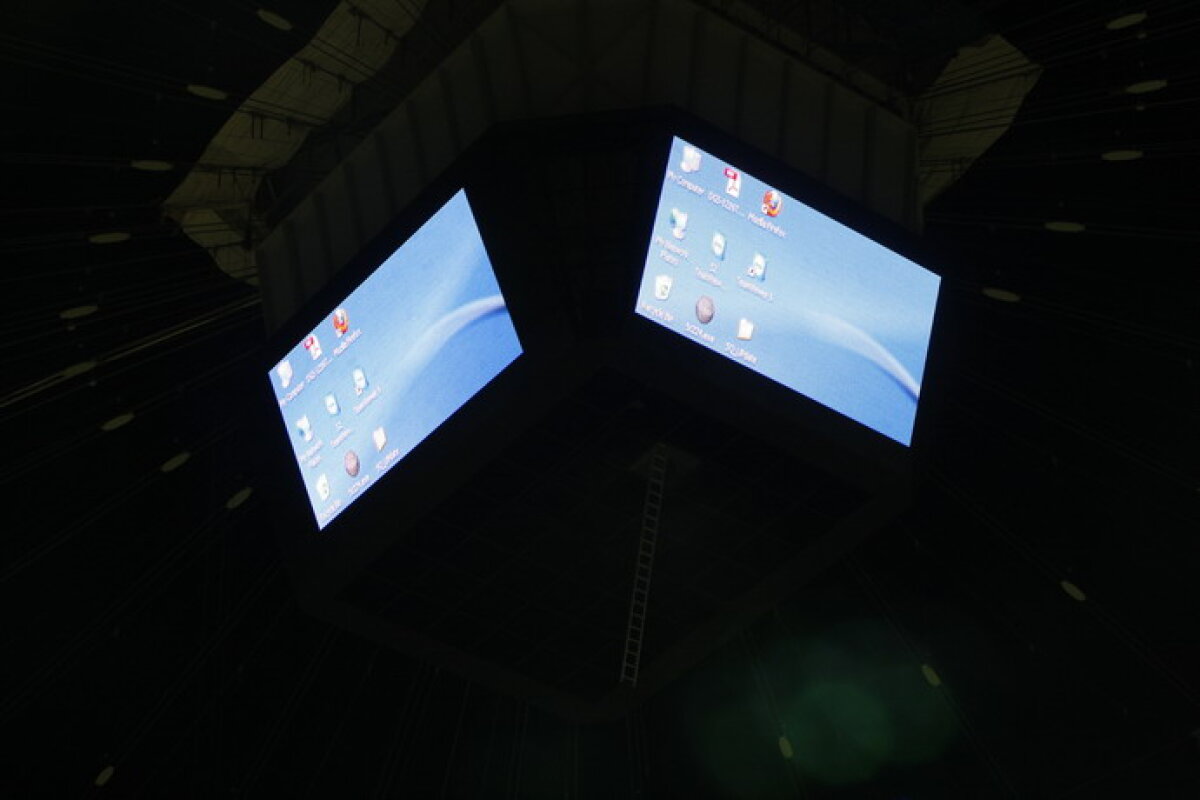 SUPERFOTO » Imagini senzaţionale cu nocturna de pe Naţional Arena