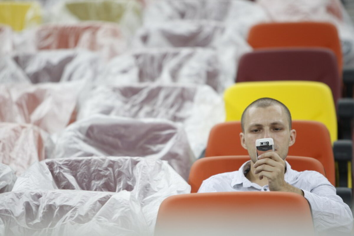 SUPERFOTO » Imagini senzaţionale cu nocturna de pe Naţional Arena