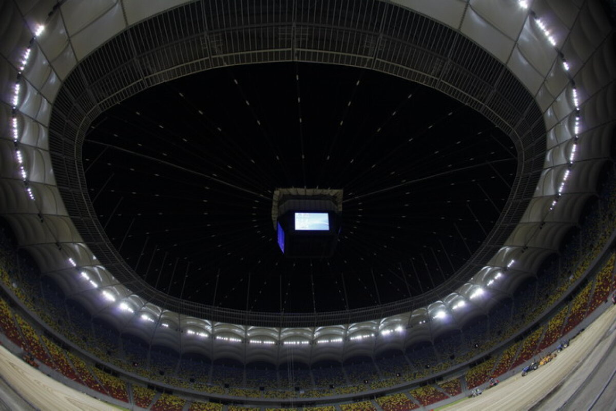 SUPERFOTO » Imagini senzaţionale cu nocturna de pe Naţional Arena