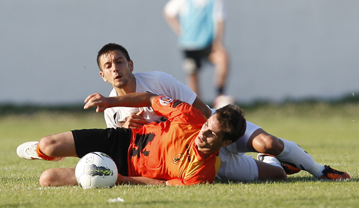 FOTO » Ceahlăul obţine un punct norocos în Regie după un gol ca la biliard