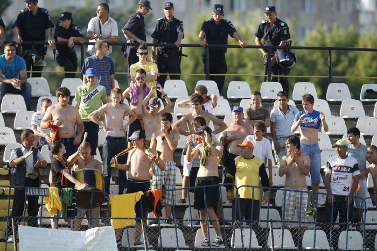 FOTO » Ceahlăul obţine un punct norocos în Regie după un gol ca la biliard