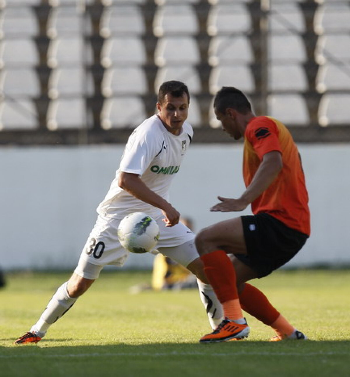 FOTO » Ceahlăul obţine un punct norocos în Regie după un gol ca la biliard