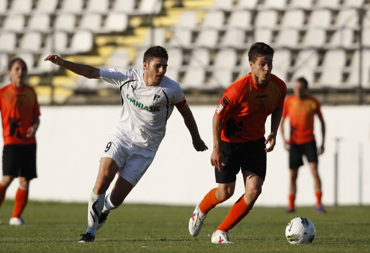 FOTO » Ceahlăul obţine un punct norocos în Regie după un gol ca la biliard