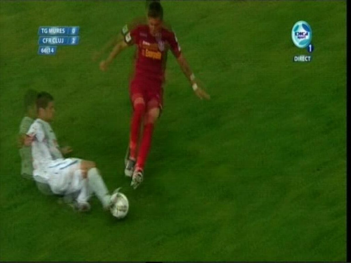 FOTO Bastos, iertat de eliminare de Robert Dumitru. A fost corectă decizia arbitrului?