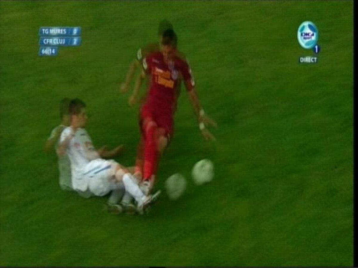 FOTO Bastos, iertat de eliminare de Robert Dumitru. A fost corectă decizia arbitrului?