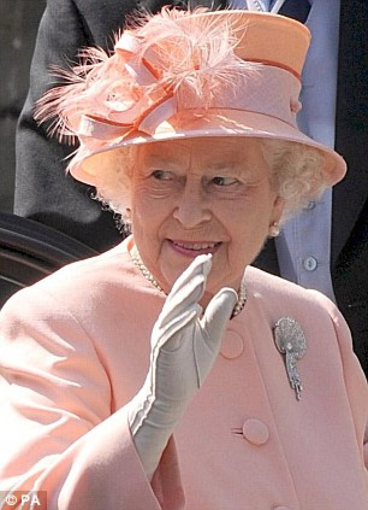 FOTO Un rugbyst în familia regală britanică: Mike Tindall s-a căsătorit cu Zara Phillips