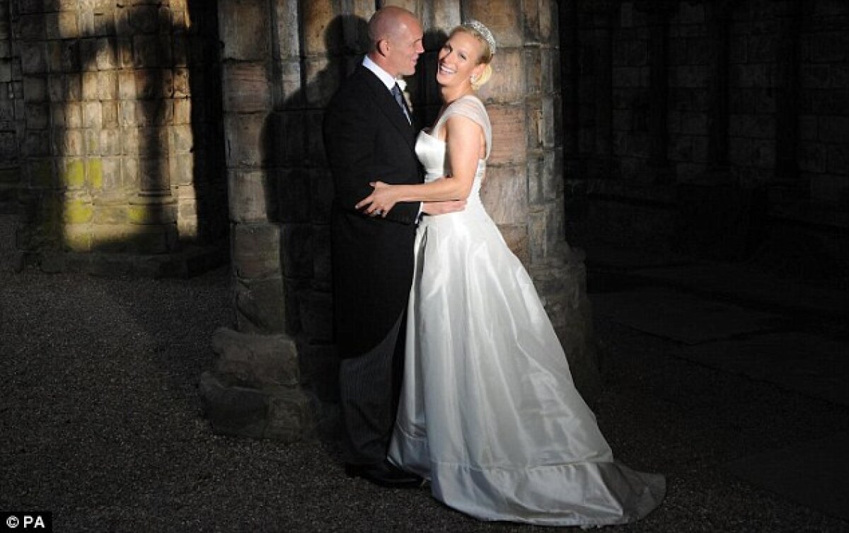 FOTO Un rugbyst în familia regală britanică: Mike Tindall s-a căsătorit cu Zara Phillips