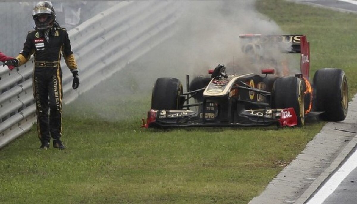 FOTO! Aproape de tragedie! Heidfeld a ieşit din monopost cu cîteva secunde înainte să explodeze