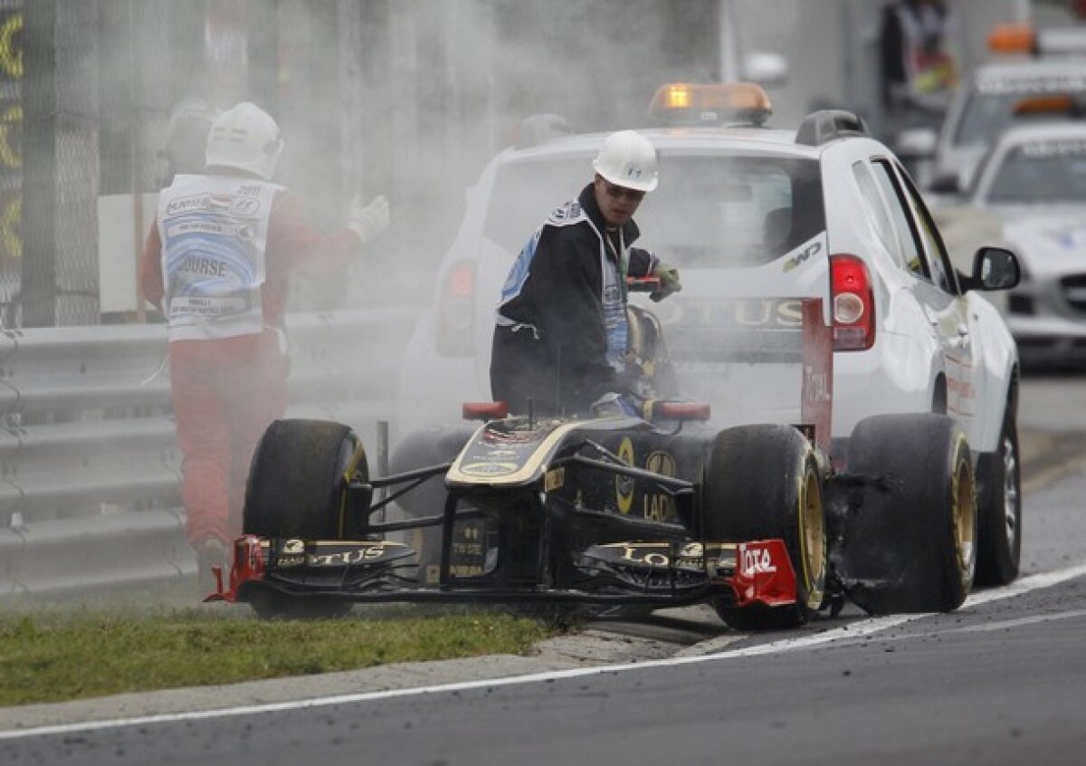 FOTO! Aproape de tragedie! Heidfeld a ieşit din monopost cu cîteva secunde înainte să explodeze