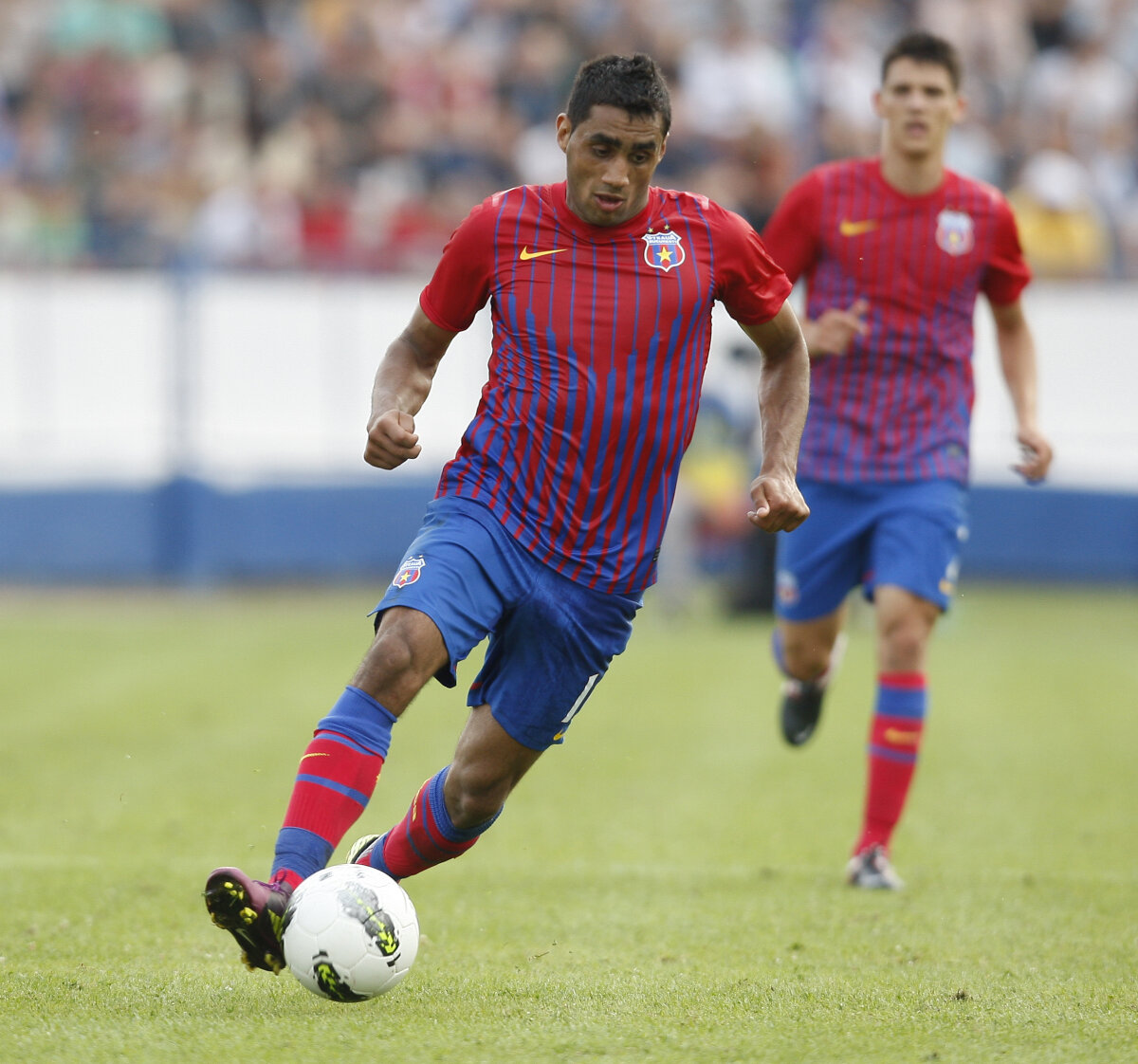 Cronica partidei Steaua - Mioveni 4-0 » Roş-albaştrii au luat un antidepresiv verde