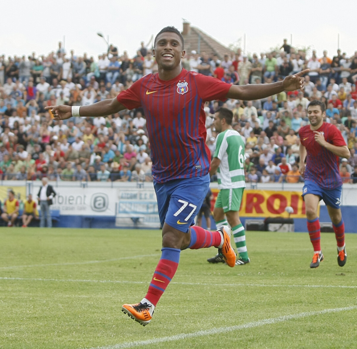 Cronica partidei Steaua - Mioveni 4-0 » Roş-albaştrii au luat un antidepresiv verde