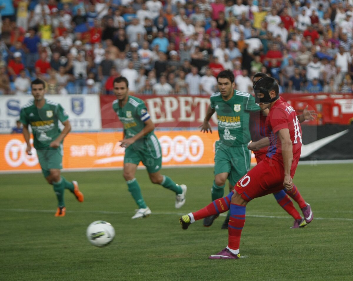 Cronica partidei Steaua - Mioveni 4-0 » Roş-albaştrii au luat un antidepresiv verde