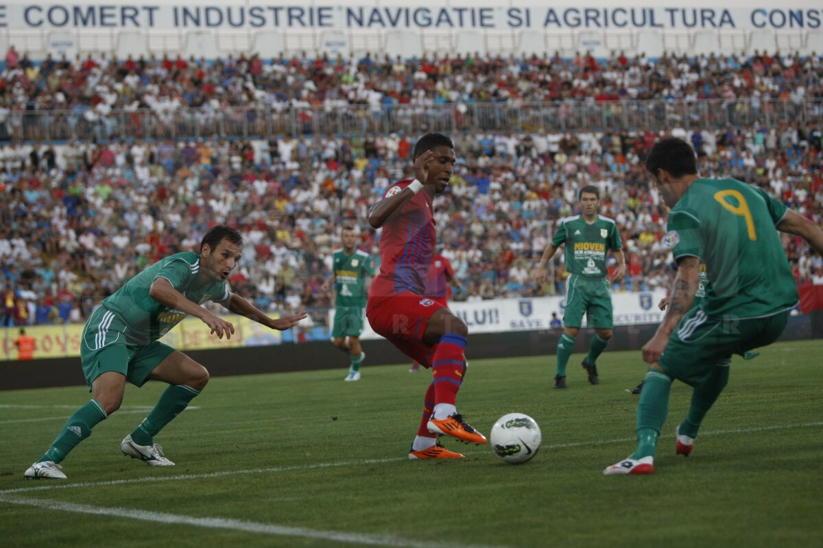 Cronica partidei Steaua - Mioveni 4-0 » Roş-albaştrii au luat un antidepresiv verde