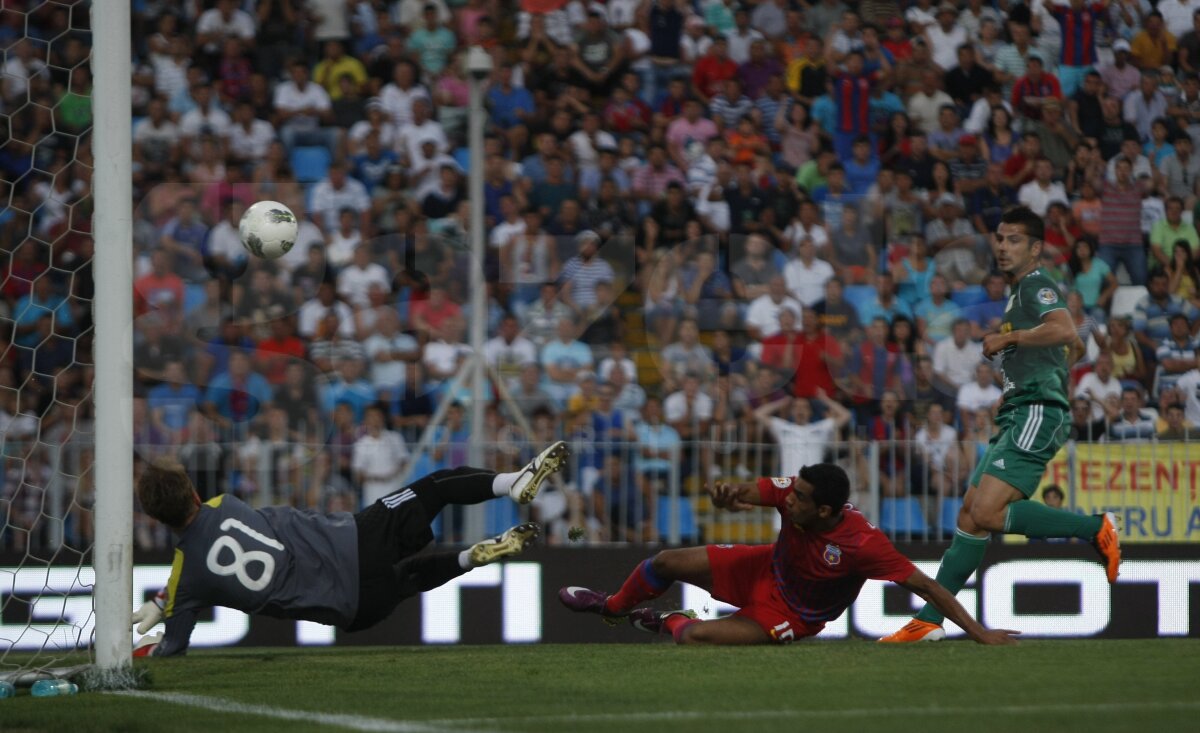 Cronica partidei Steaua - Mioveni 4-0 » Roş-albaştrii au luat un antidepresiv verde