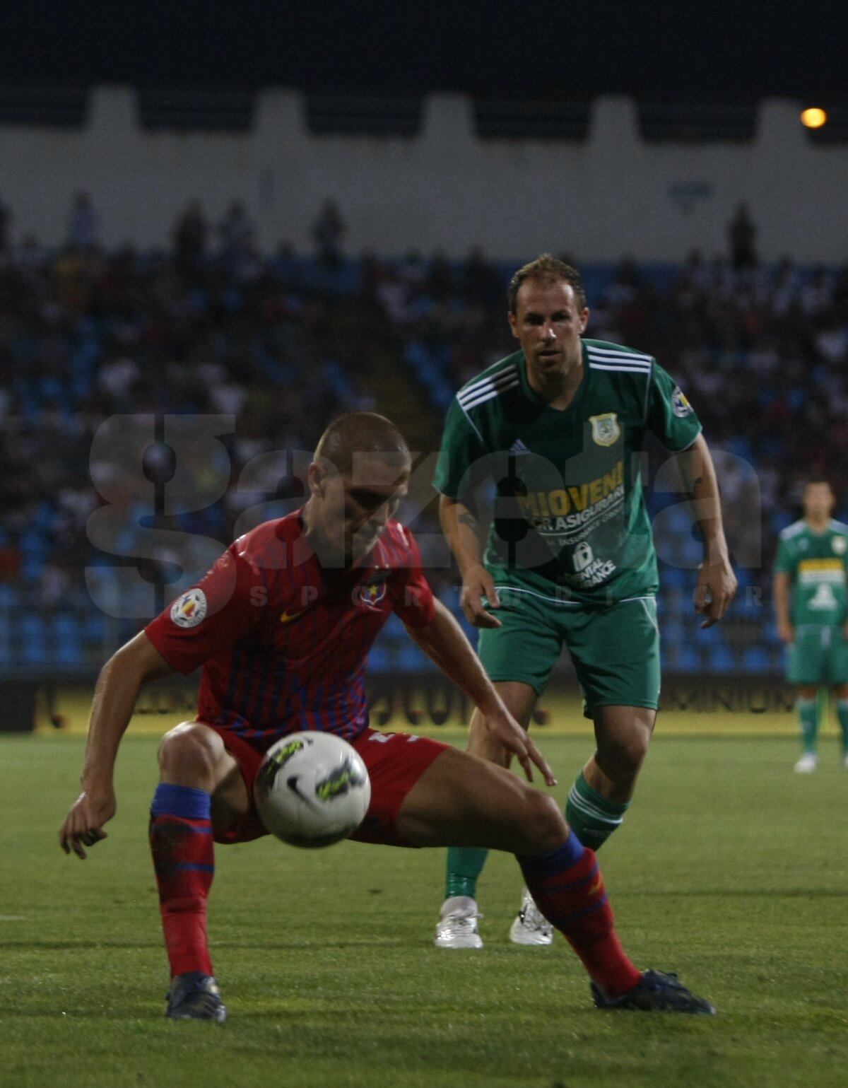 Cronica partidei Steaua - Mioveni 4-0 » Roş-albaştrii au luat un antidepresiv verde