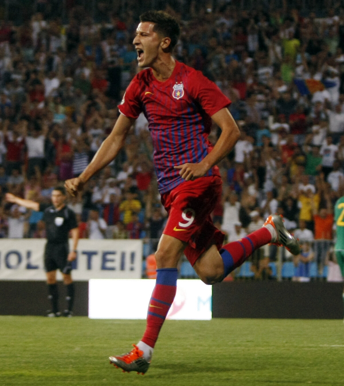 Sinusoida lui Mihai Costea: 31 iulie 2010, gol anulat în Ghencea - 31 iulie 2011, gol la debut pentru Steaua