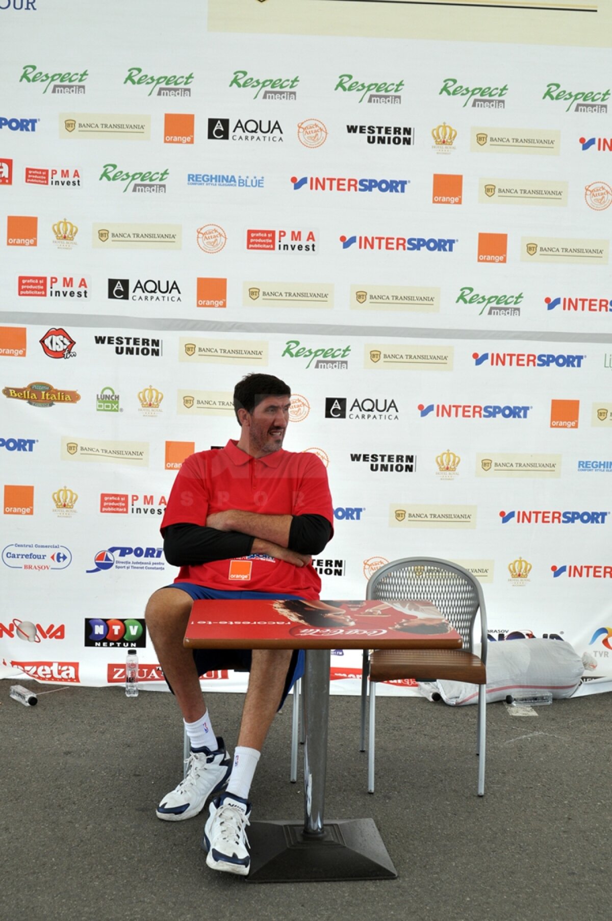 FOTO » 600 de copii învaţă baschet la ”Ghiţă Mureşan Summer Camp Tour”