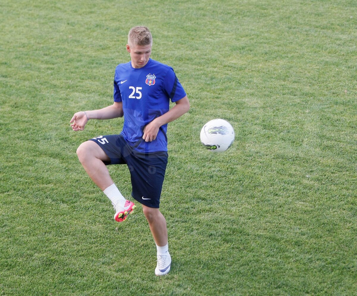 FOTO Prepeliţă, la primul antrenament la Steaua: "De acum sînt trup şi suflet pentru Steaua"