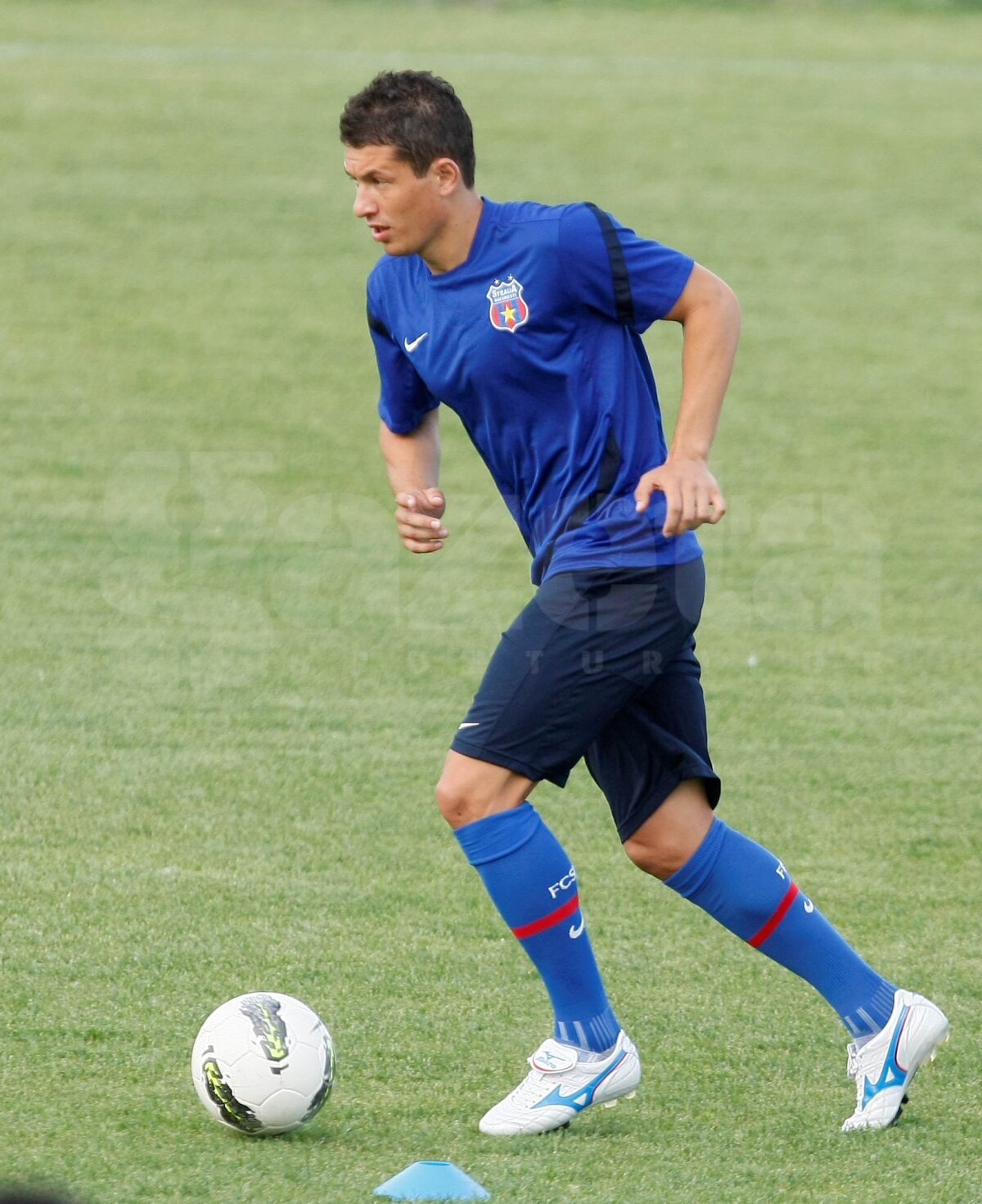 FOTO Prepeliţă, la primul antrenament la Steaua: "De acum sînt trup şi suflet pentru Steaua"