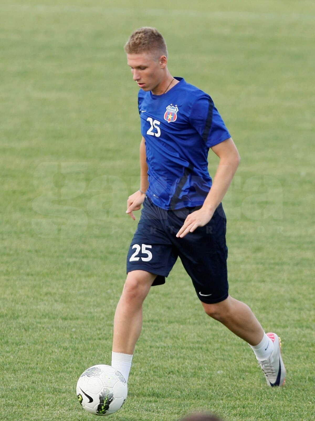 FOTO Prepeliţă, la primul antrenament la Steaua: "De acum sînt trup şi suflet pentru Steaua"