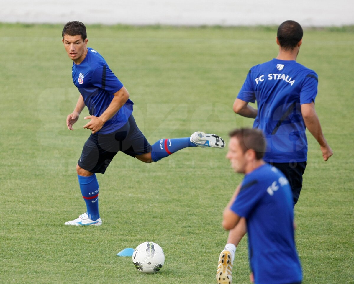FOTO Prepeliţă, la primul antrenament la Steaua: "De acum sînt trup şi suflet pentru Steaua"