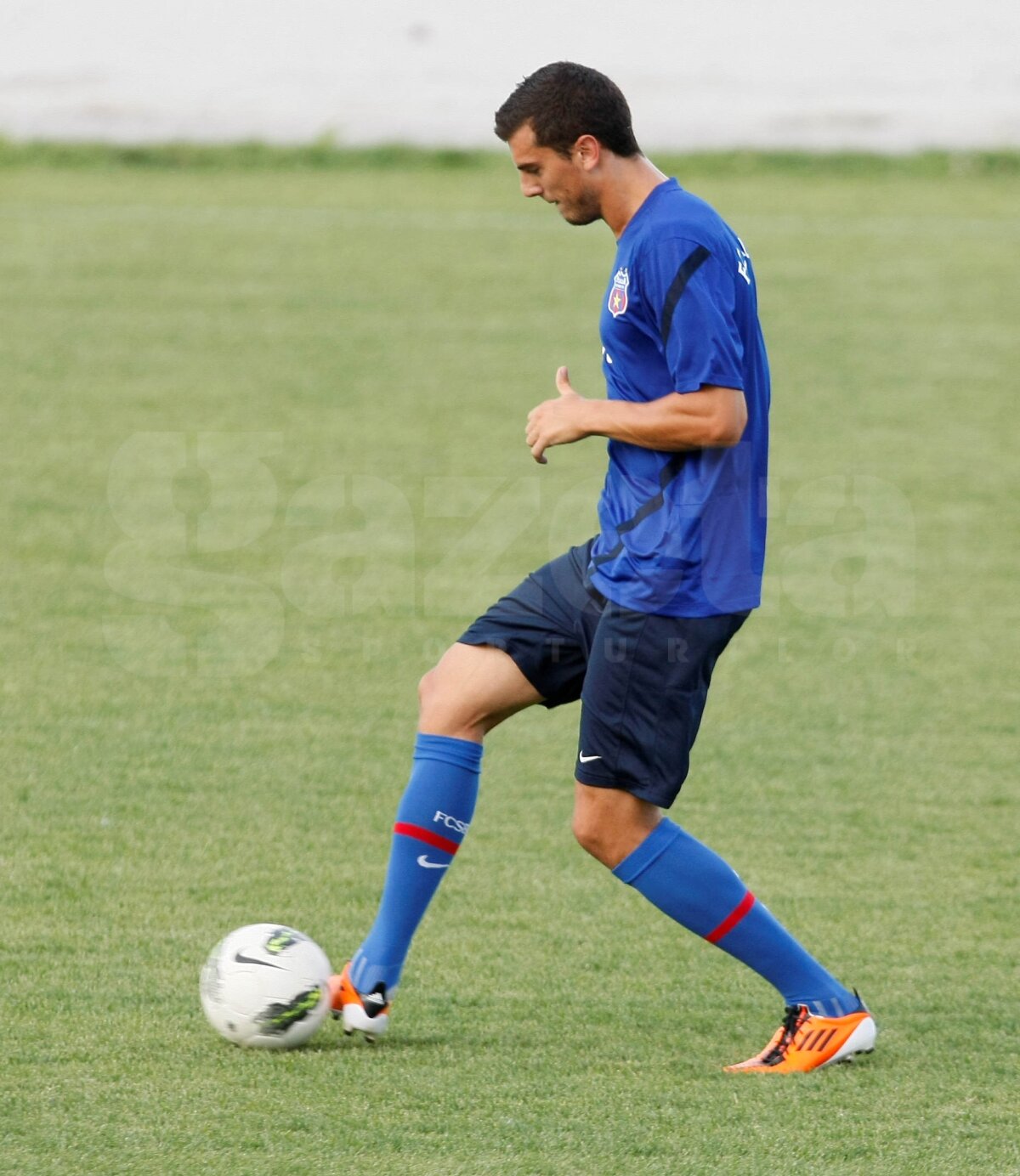 FOTO Prepeliţă, la primul antrenament la Steaua: "De acum sînt trup şi suflet pentru Steaua"