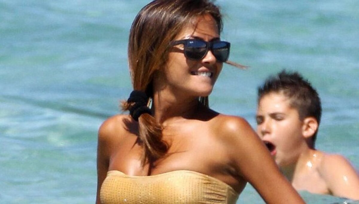 Giorgia Palmas, la plajă cu biciclistul Vittorio Brumotti