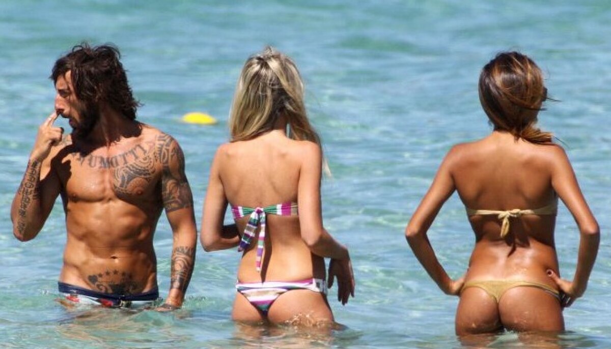 Giorgia Palmas, la plajă cu biciclistul Vittorio Brumotti