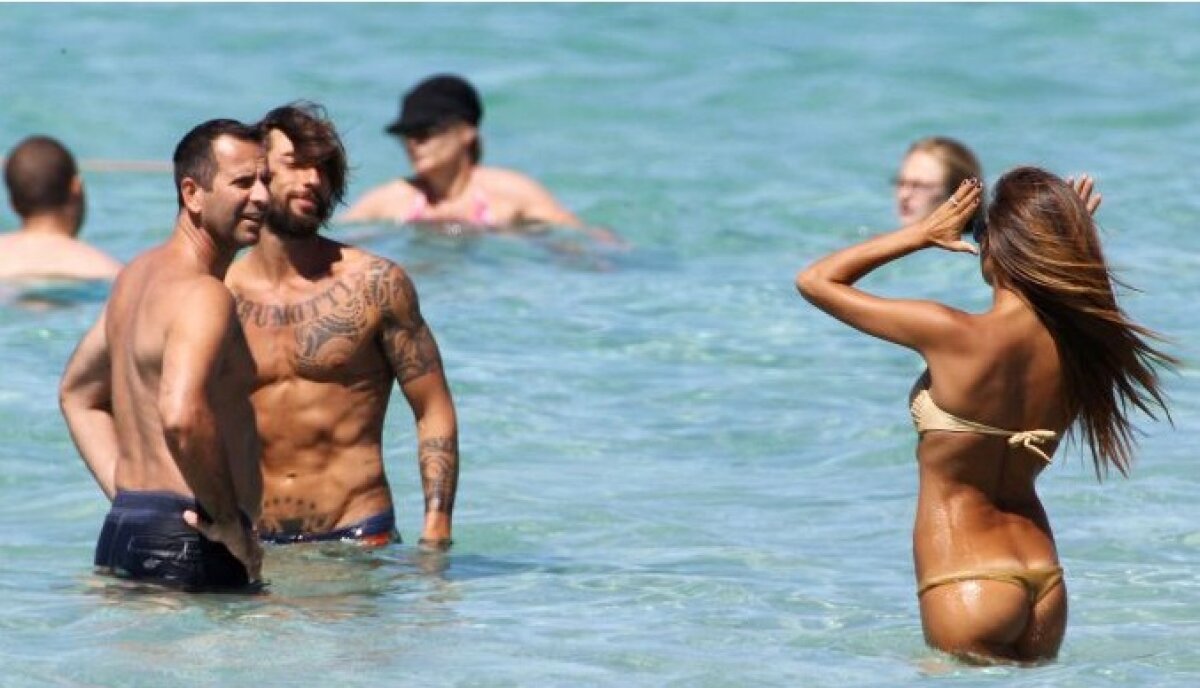 Giorgia Palmas, la plajă cu biciclistul Vittorio Brumotti