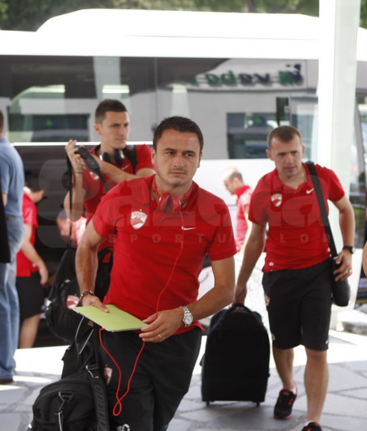 Dinamo s-a antrenat în Croaţia pentru returul cu Varazdin. Alexe a surprins cu noul său look