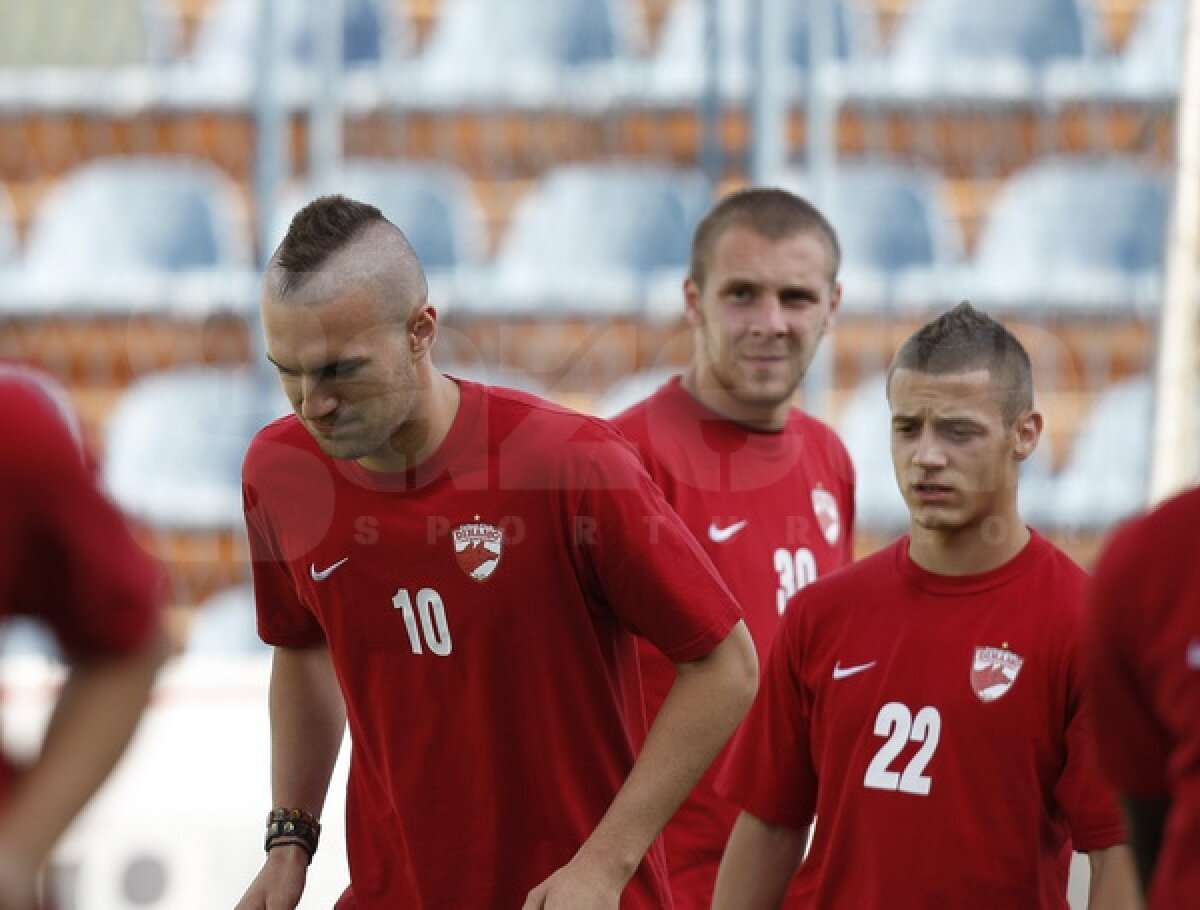 Dinamo s-a antrenat în Croaţia pentru returul cu Varazdin. Alexe a surprins cu noul său look