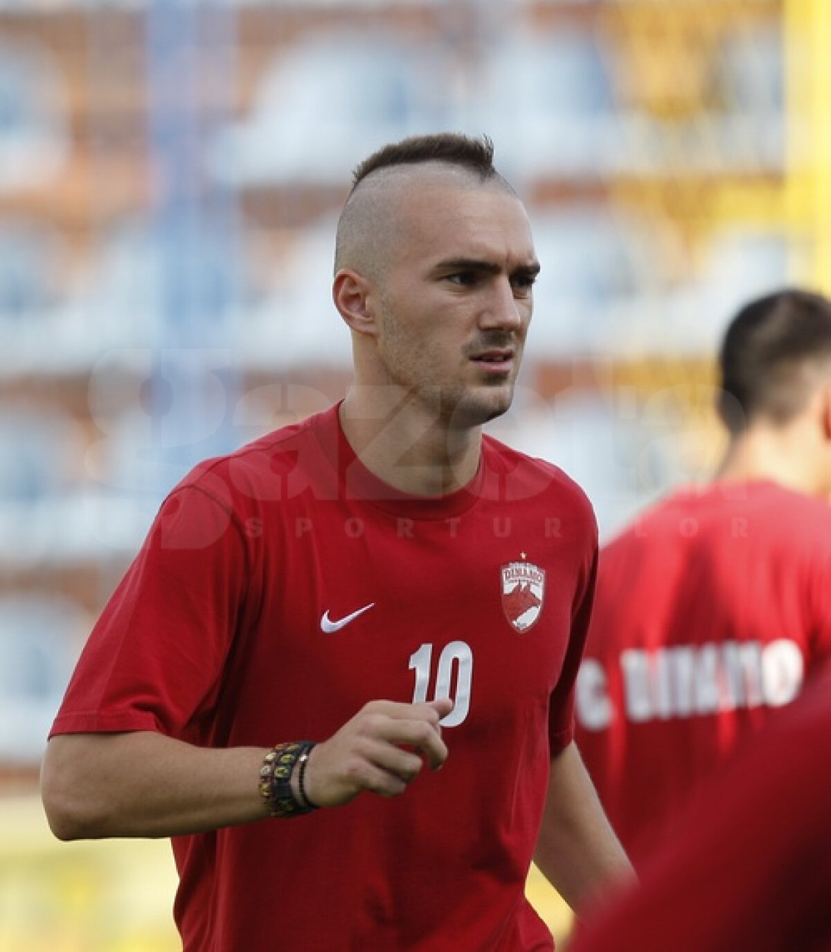 Dinamo s-a antrenat în Croaţia pentru returul cu Varazdin. Alexe a surprins cu noul său look