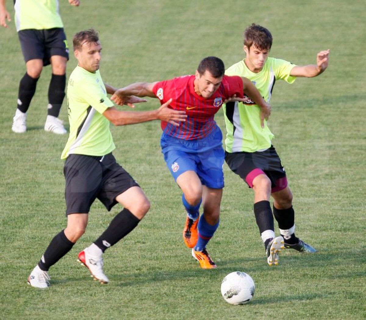 Steaua - CS Tunari 4-0 (Nikolici '5, '52, Burchelea ag. 48, Rusescu '54)