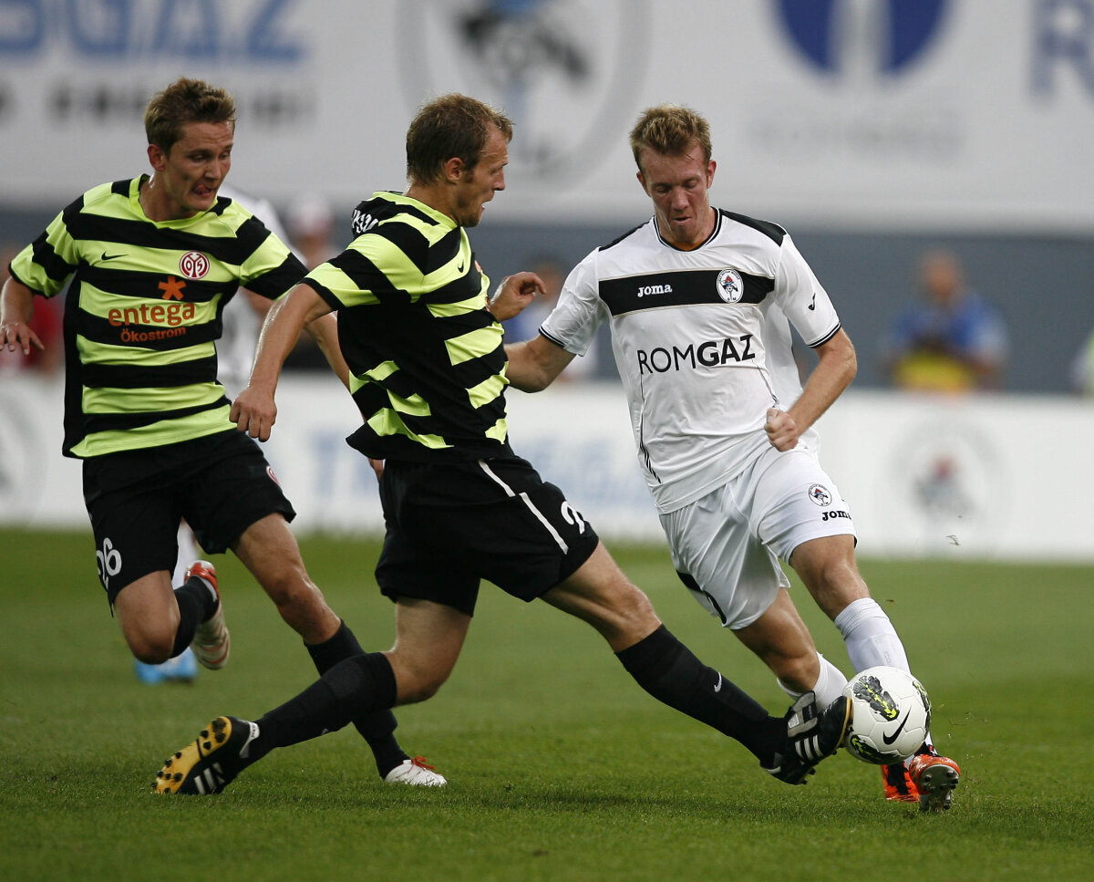 Pleşca i-a oprit pe nemţi! » Gazul trece de Mainz la penalty-uri şi merge în play-off