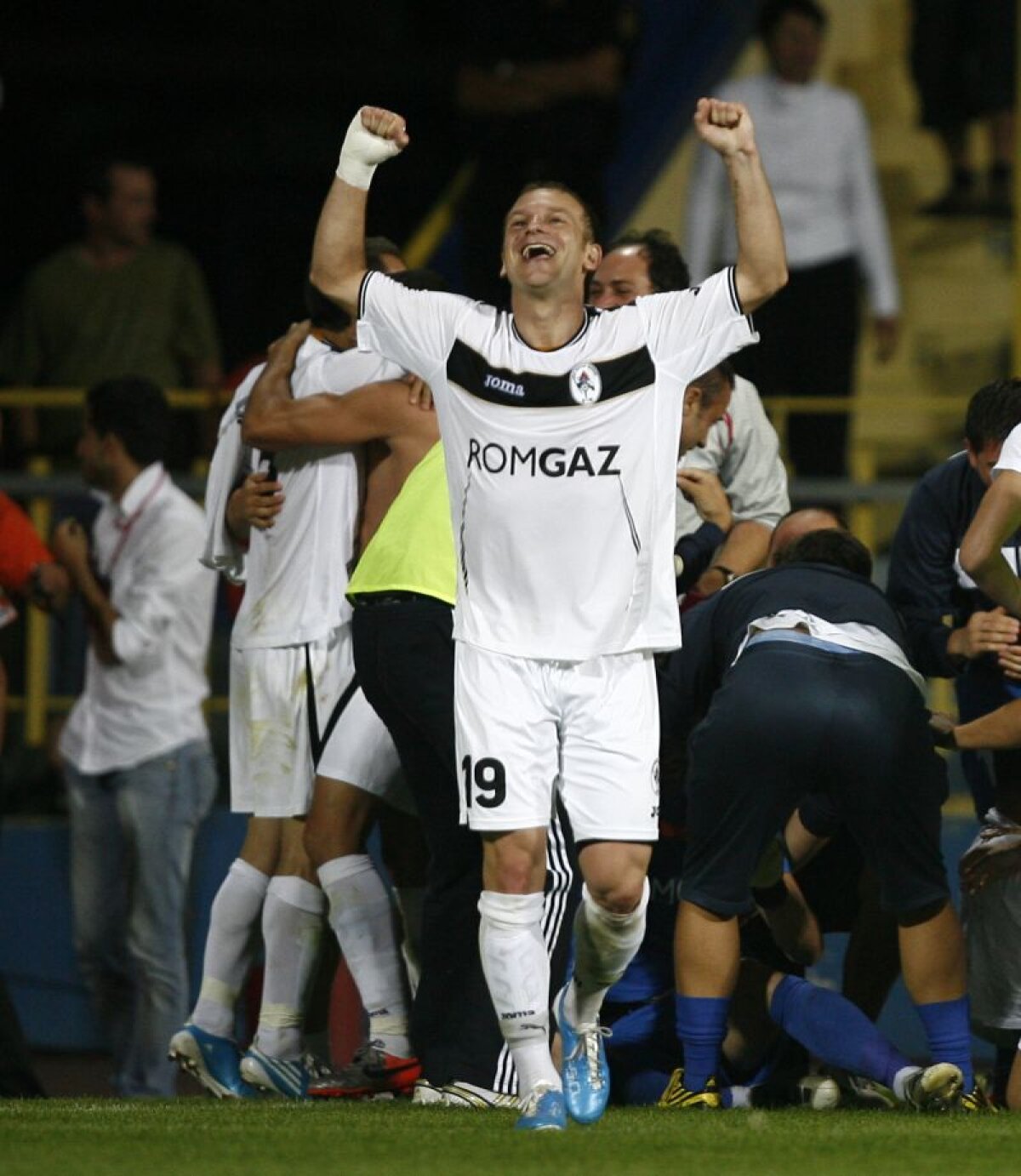 Pleşca i-a oprit pe nemţi! » Gazul trece de Mainz la penalty-uri şi merge în play-off