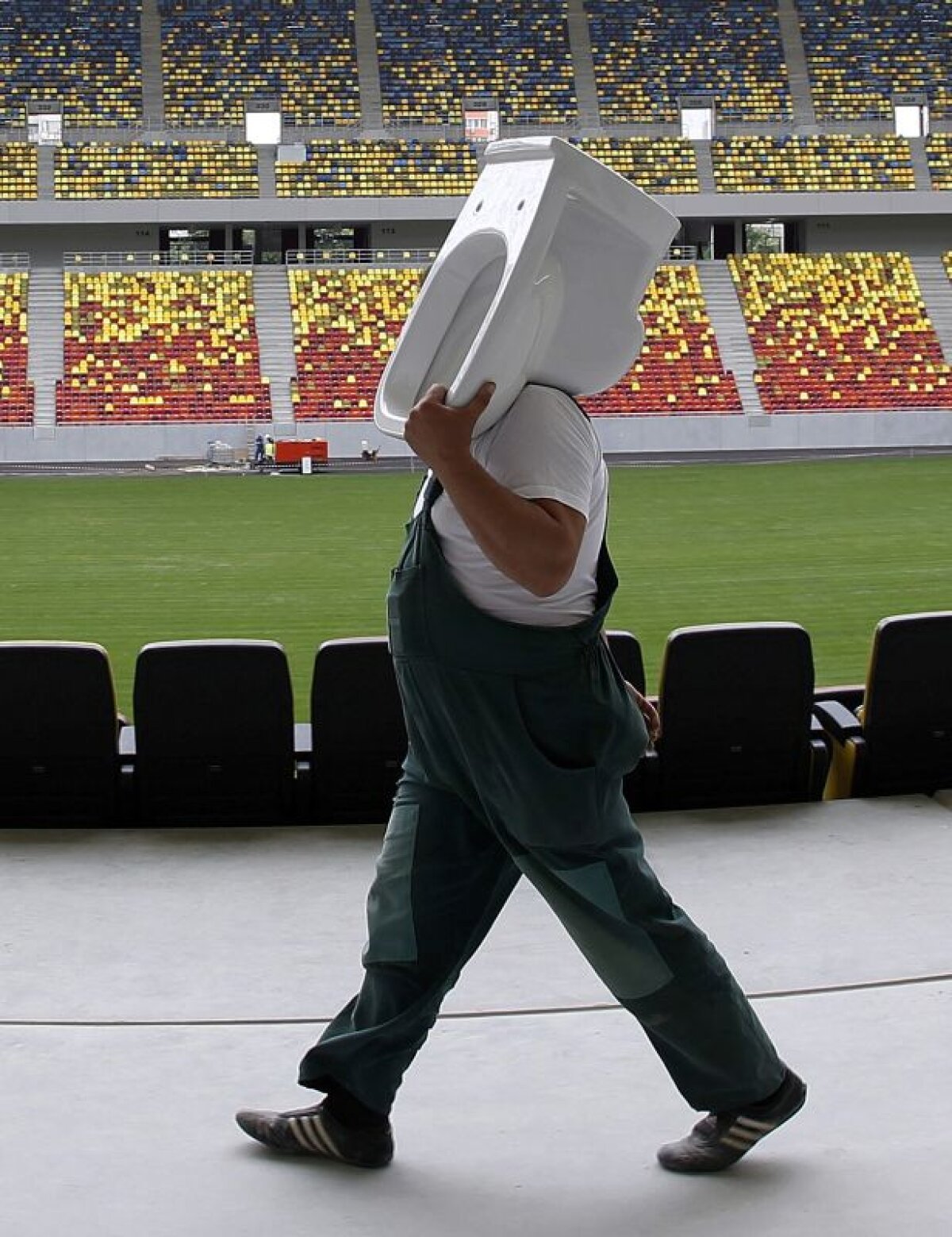 Imaginea zilei » "Noi muncim, nu gîndim" :D