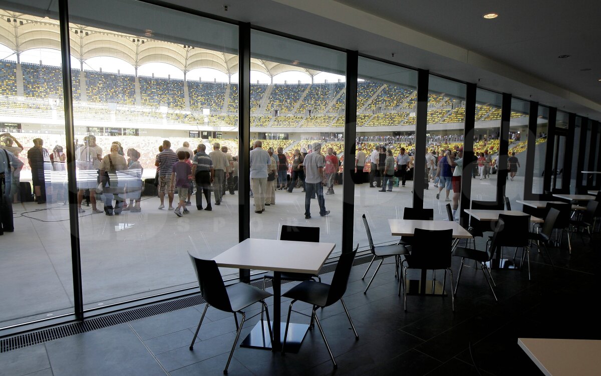 GALERIE FOTO » Peste 100.000 de oameni au vizitat Naţional Arena!