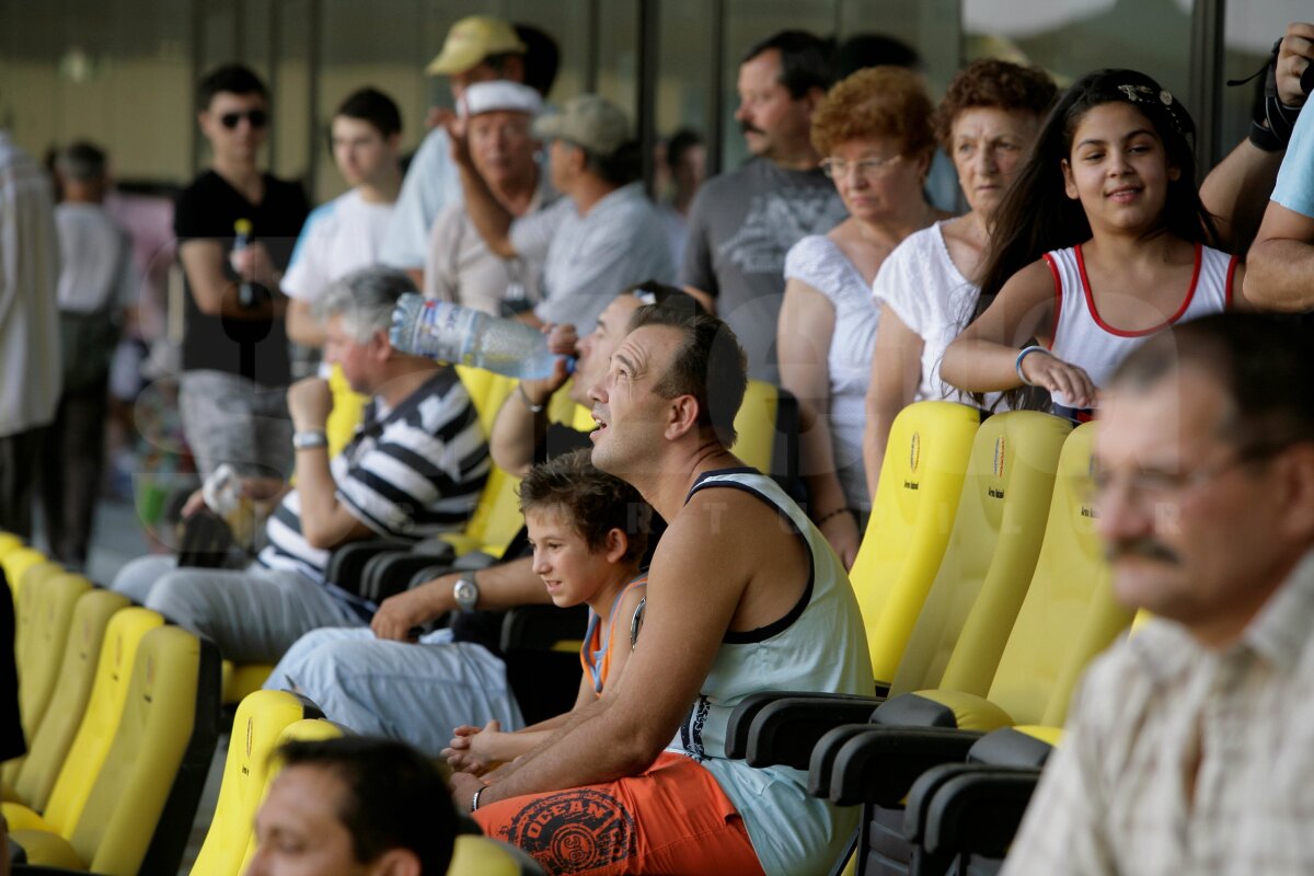 GALERIE FOTO » Peste 100.000 de oameni au vizitat Naţional Arena!