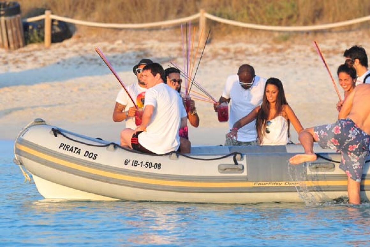 GALERIE FOTO » Iubita lui Messi ar înnebuni pe oricine cu formele sale! L-a convins pe Leo să se împace cu ea