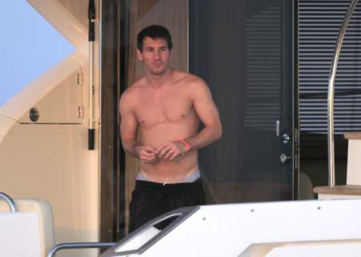 GALERIE FOTO » Iubita lui Messi ar înnebuni pe oricine cu formele sale! L-a convins pe Leo să se împace cu ea